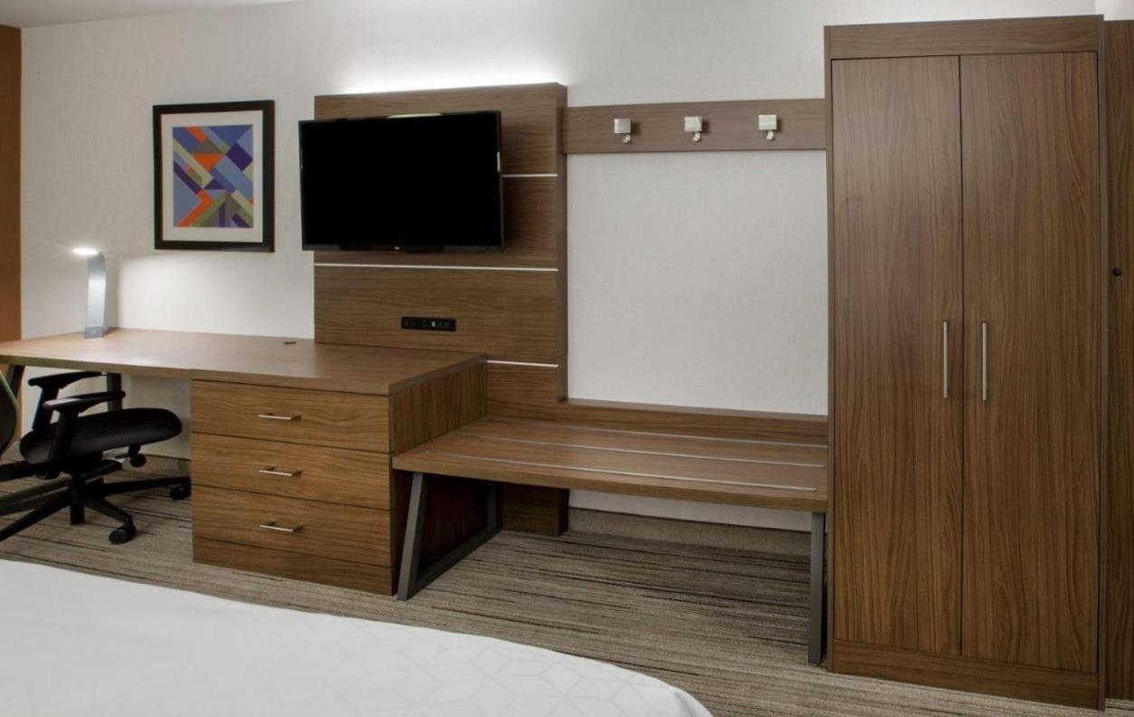 Holiday Inn Express Hotel & Suites Woodland Hills By Ihg Los Angeles Exteriör bild