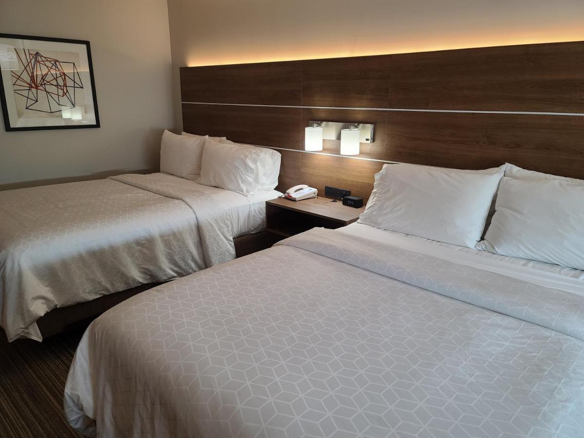 Holiday Inn Express Hotel & Suites Woodland Hills By Ihg Los Angeles Exteriör bild