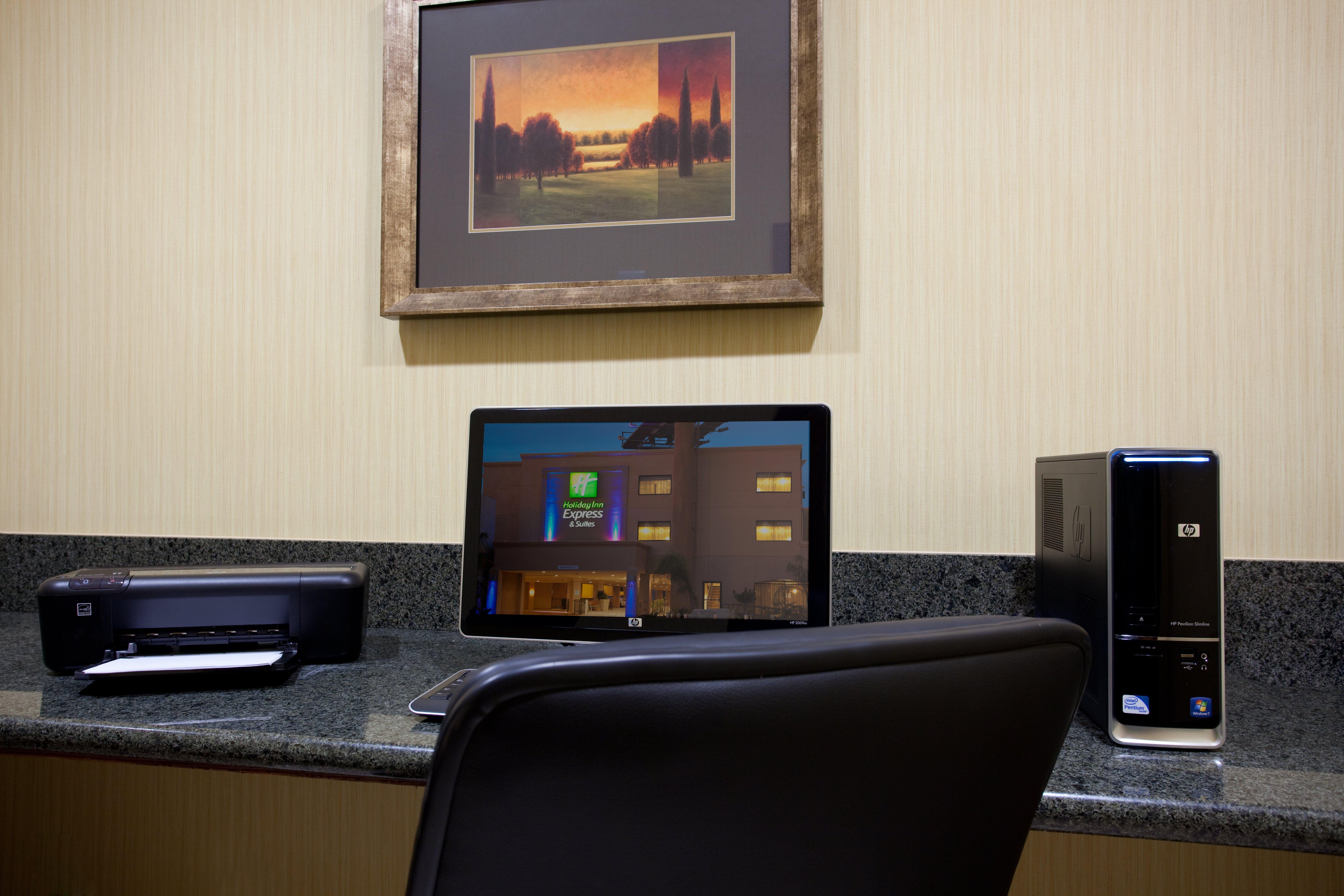 Holiday Inn Express Hotel & Suites Woodland Hills By Ihg Los Angeles Exteriör bild