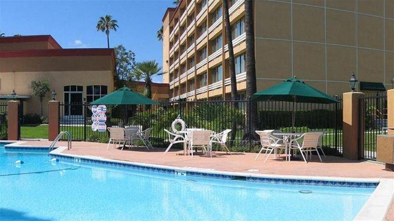 Holiday Inn Express Hotel & Suites Woodland Hills By Ihg Los Angeles Exteriör bild