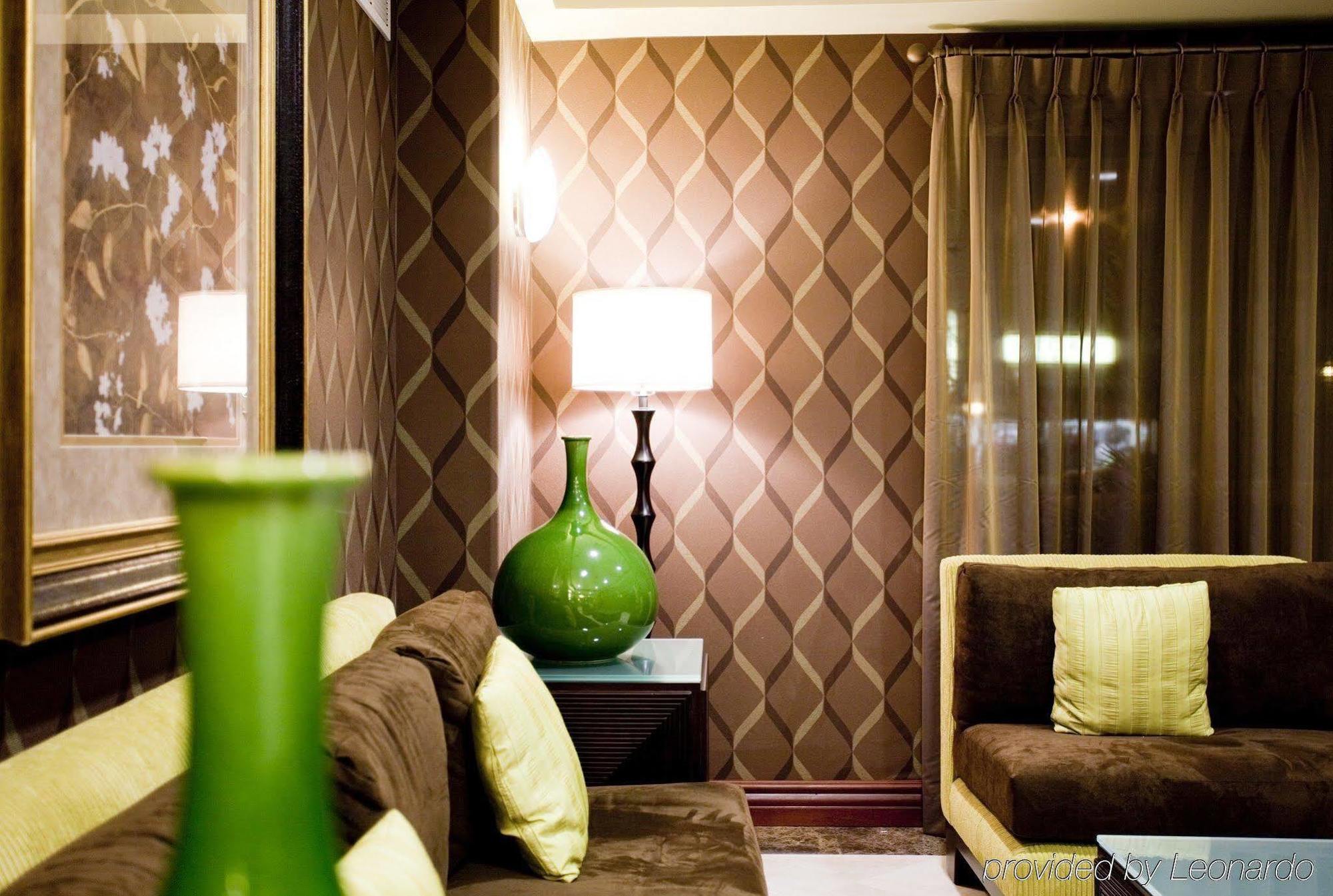Holiday Inn Express Hotel & Suites Woodland Hills By Ihg Los Angeles Exteriör bild