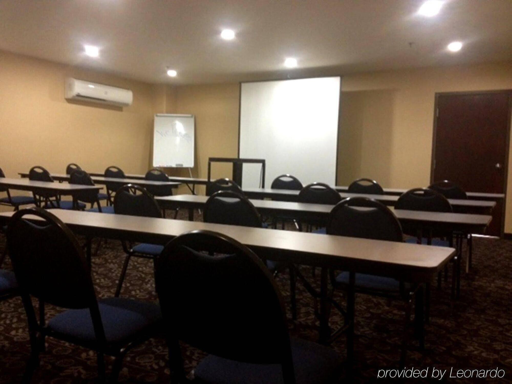 Holiday Inn Express Hotel & Suites Woodland Hills By Ihg Los Angeles Exteriör bild